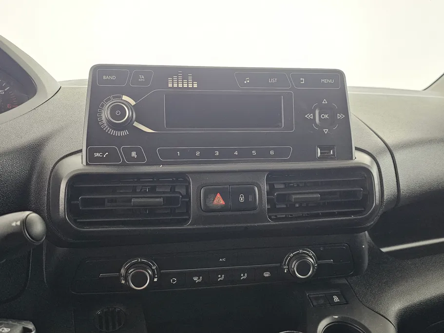 2022 Peugeot Partner Long van 