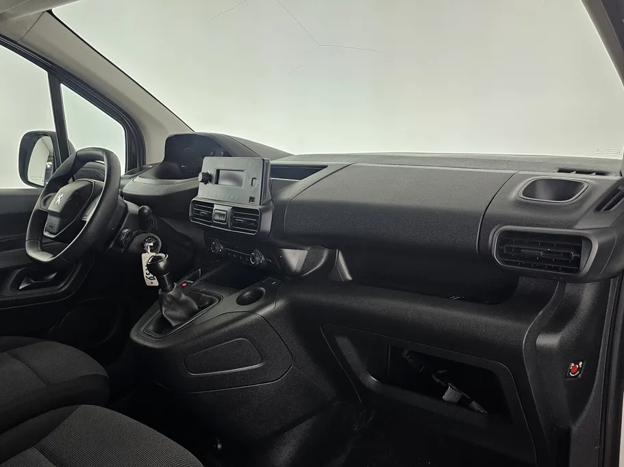 2022 Peugeot Partner Long van 