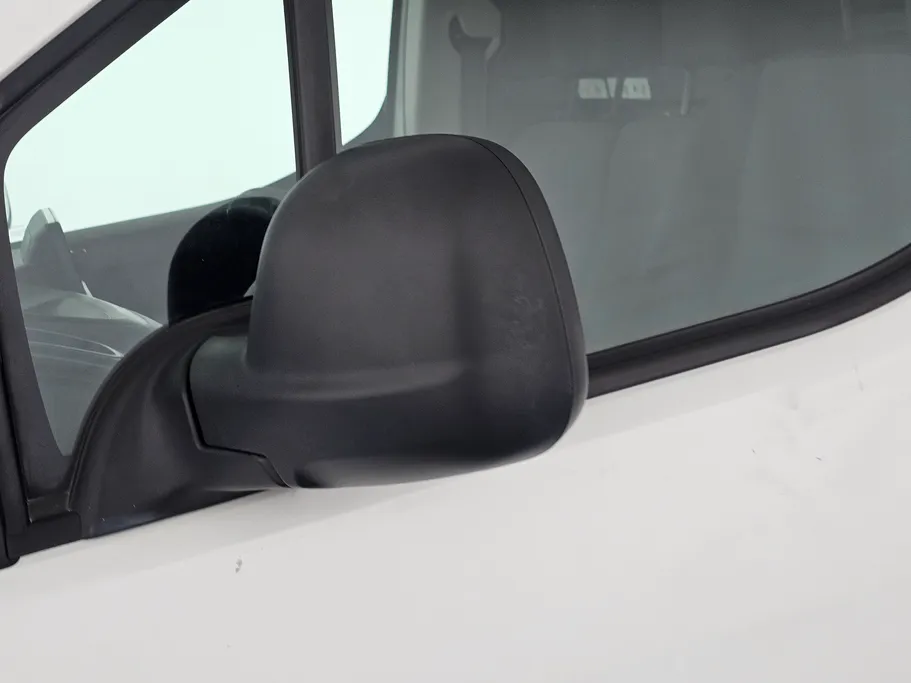 2022 Peugeot Partner Long van 