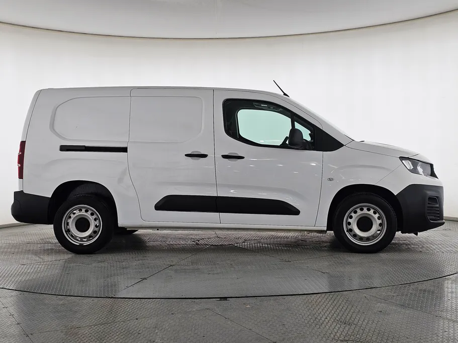 2022 Peugeot Partner Long van 