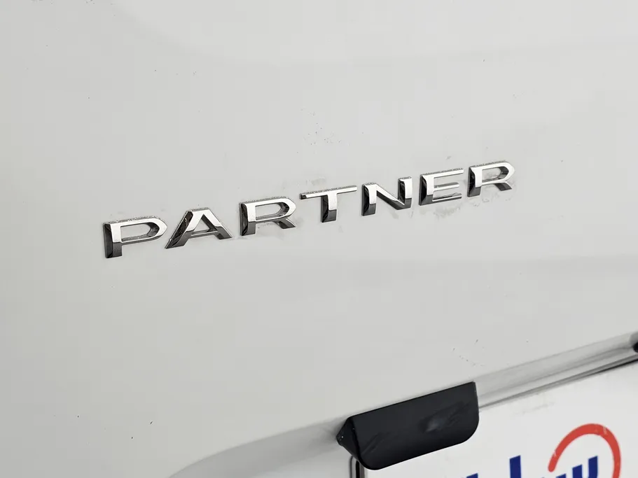 2022 Peugeot Partner Long van 
