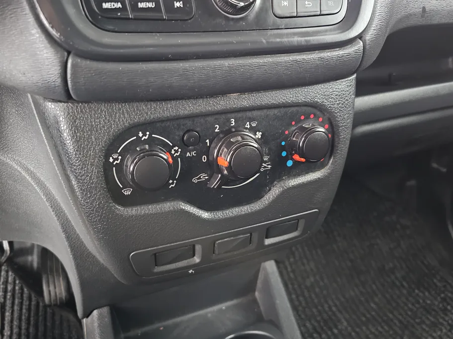 2021 Renault Docker Van بضاعة 