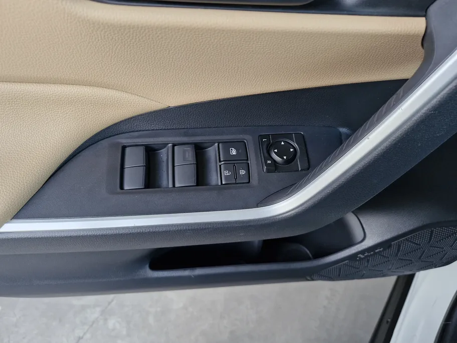 تويوتا راف فور LE 2022 