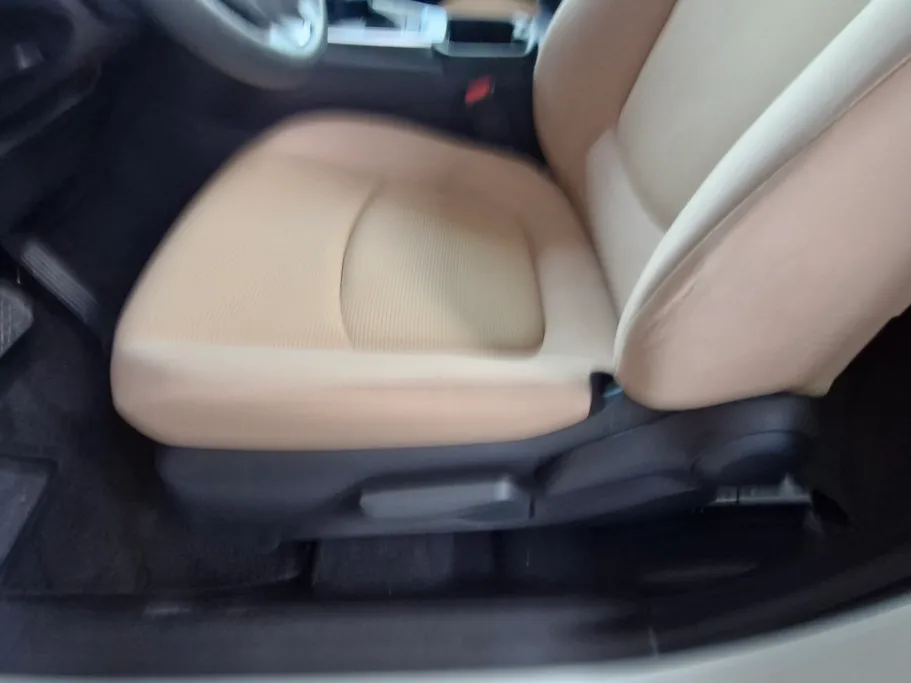 تويوتا راف فور LE 2022 