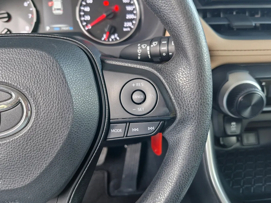 تويوتا راف فور LE 2022 