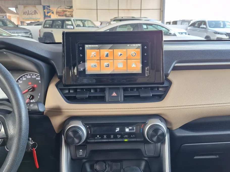 تويوتا راف فور LE 2022 