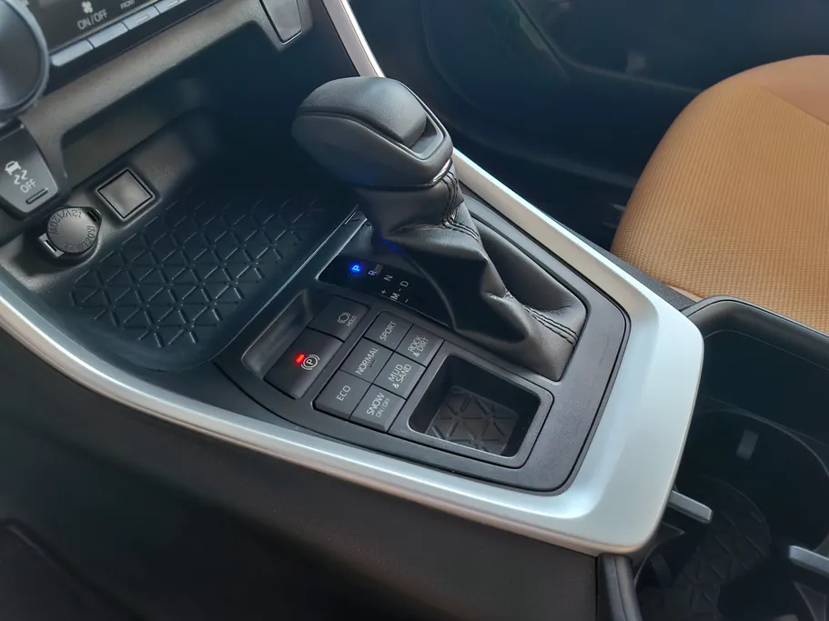 تويوتا راف فور LE 2022 