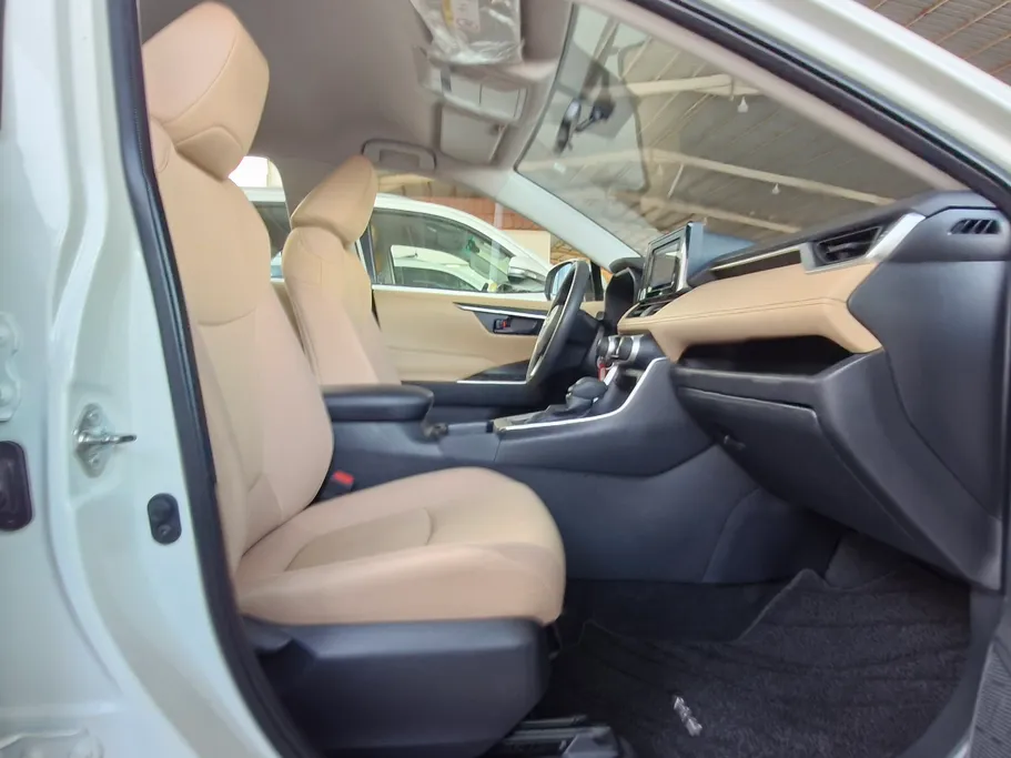 تويوتا راف فور LE 2022 