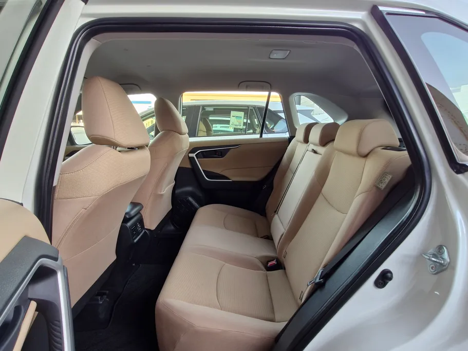 تويوتا راف فور LE 2022 