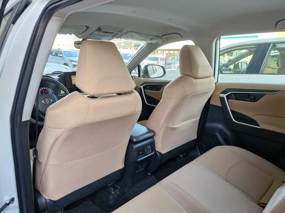 تويوتا راف فور LE 2022 