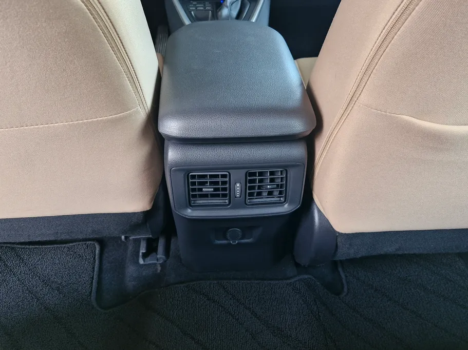 تويوتا راف فور LE 2022 