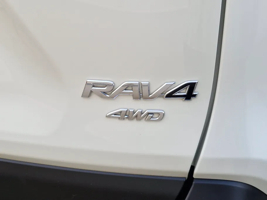 تويوتا راف فور LE 2022 