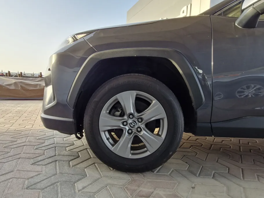 تويوتا راف فور LE 2023 