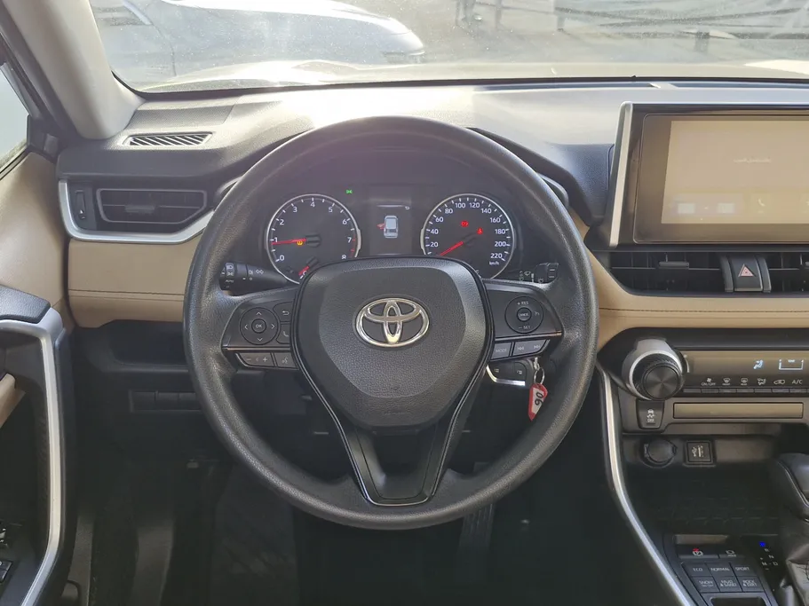 تويوتا راف فور LE 2023 