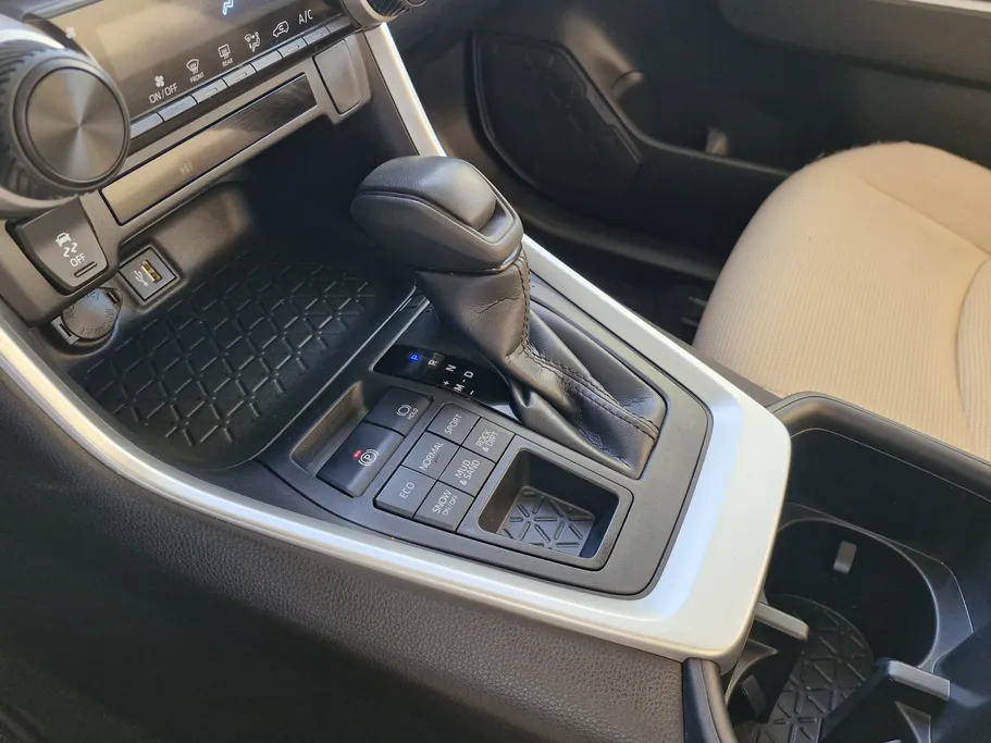 تويوتا راف فور LE 2023 