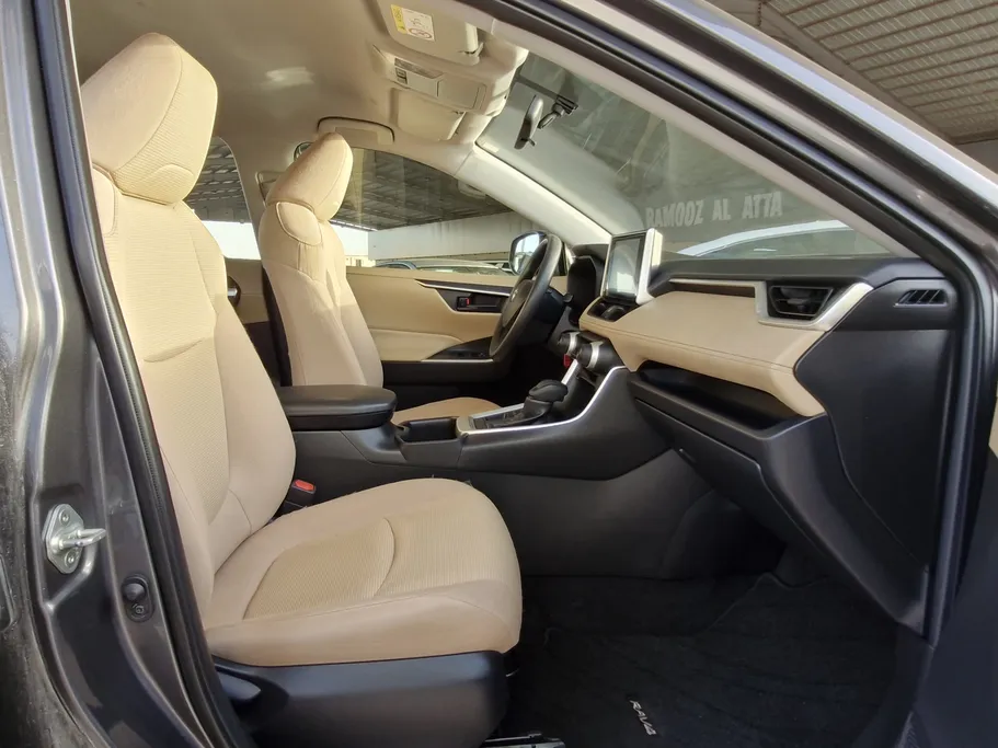 تويوتا راف فور LE 2023 