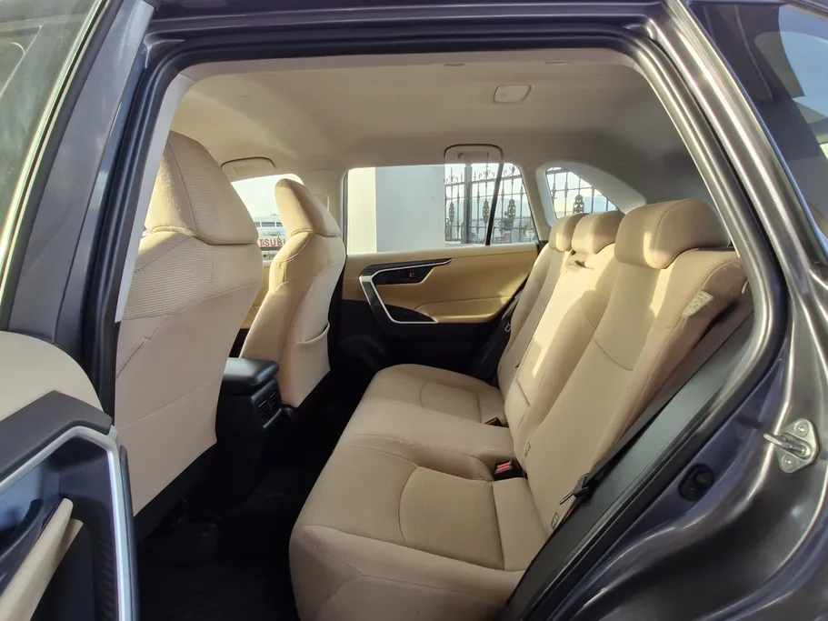 تويوتا راف فور LE 2023 