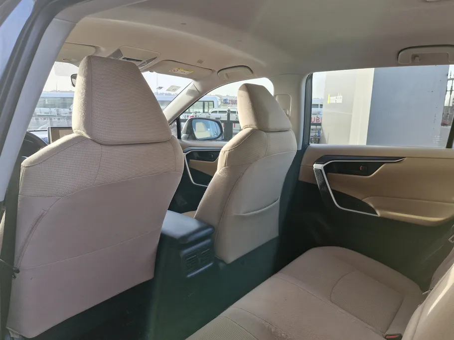 تويوتا راف فور LE 2023 