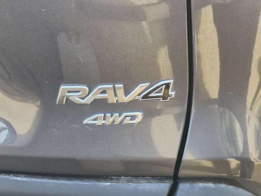 تويوتا راف فور LE 2023 