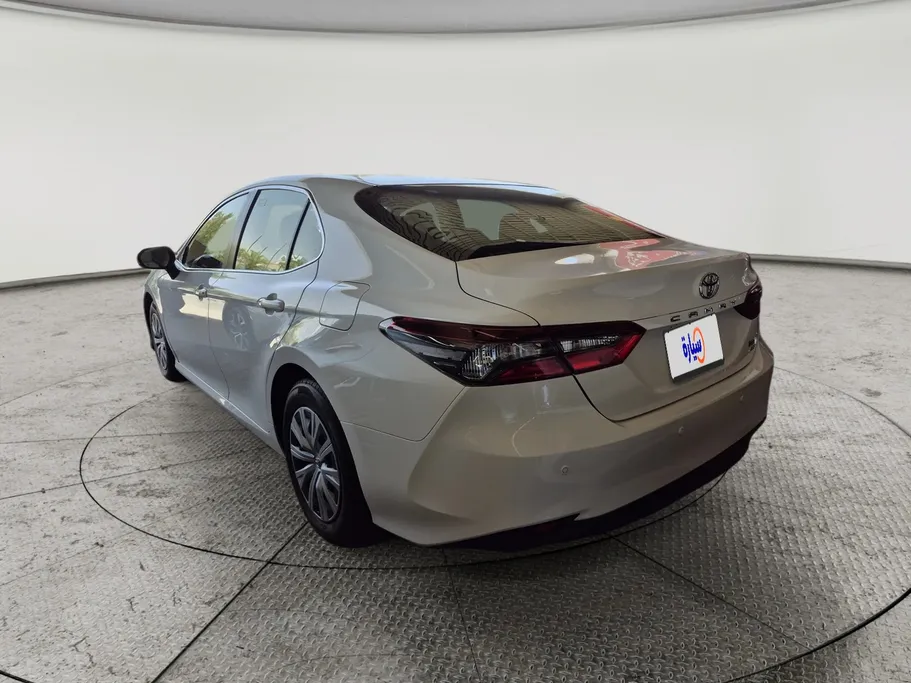 تويوتا كامري LE 2024 