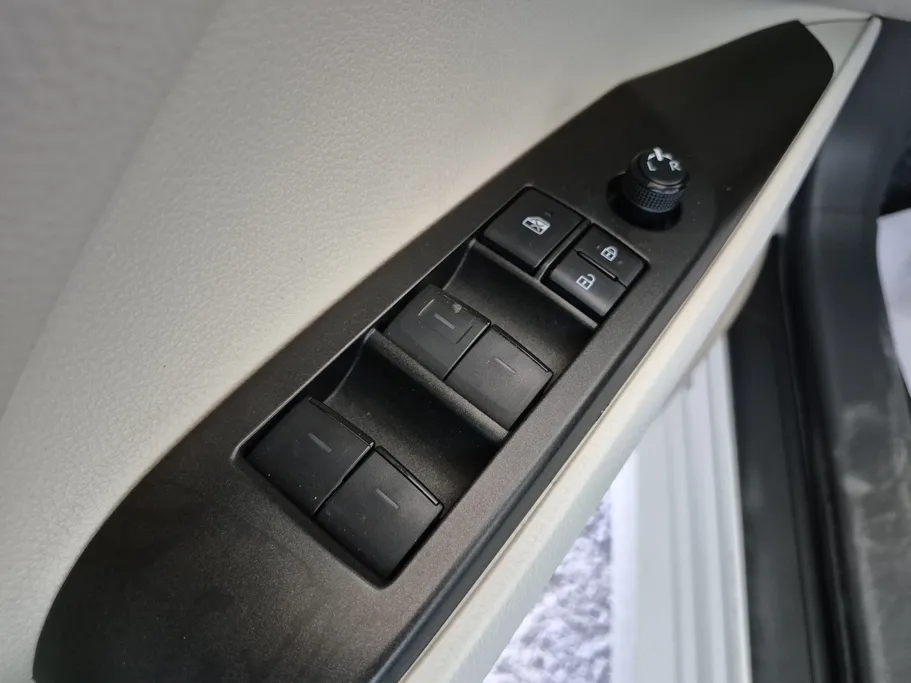 تويوتا كامري LE 2024 