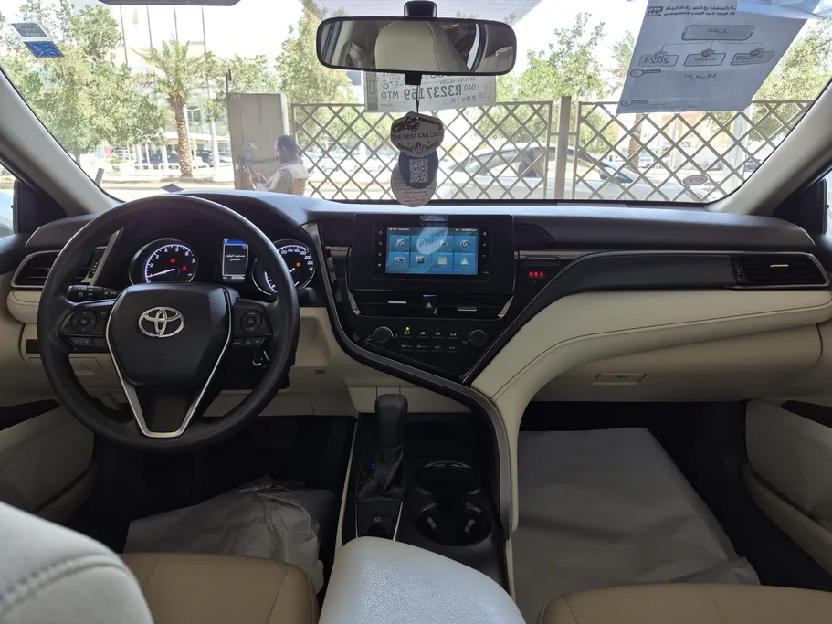 تويوتا كامري LE 2024 