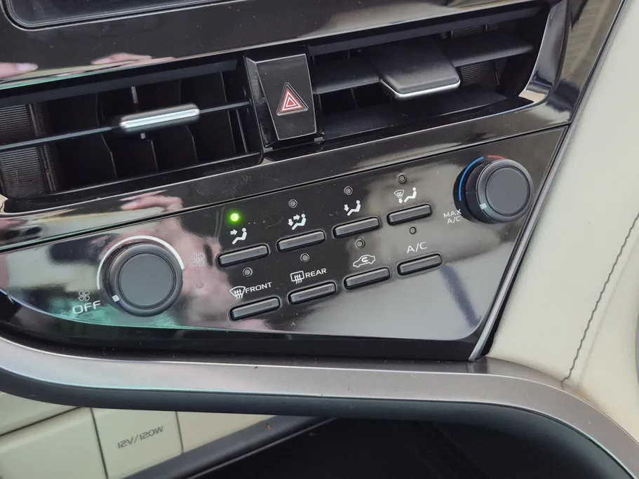 تويوتا كامري LE 2024 