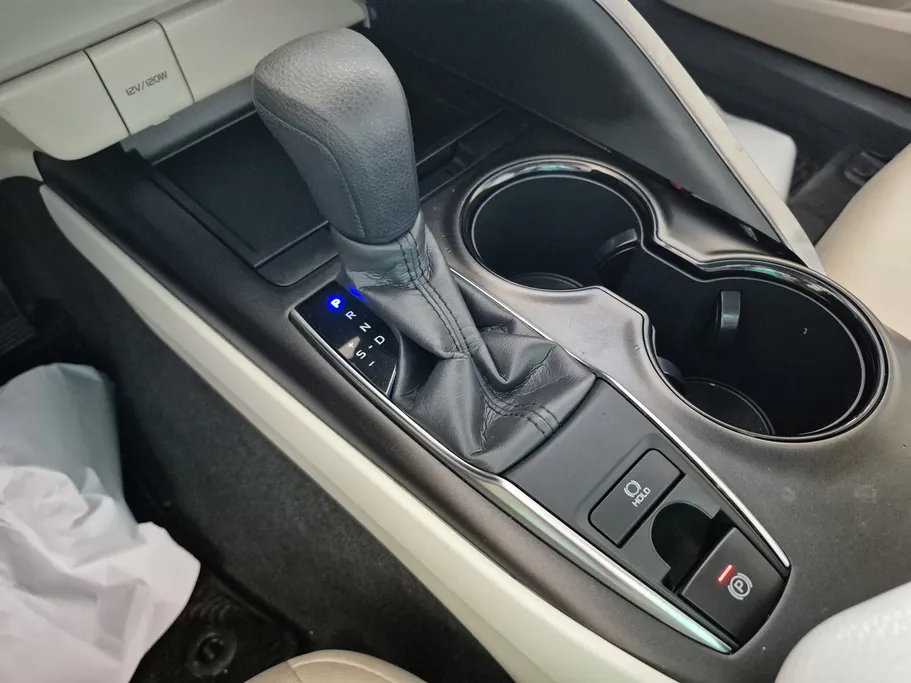 تويوتا كامري LE 2024 