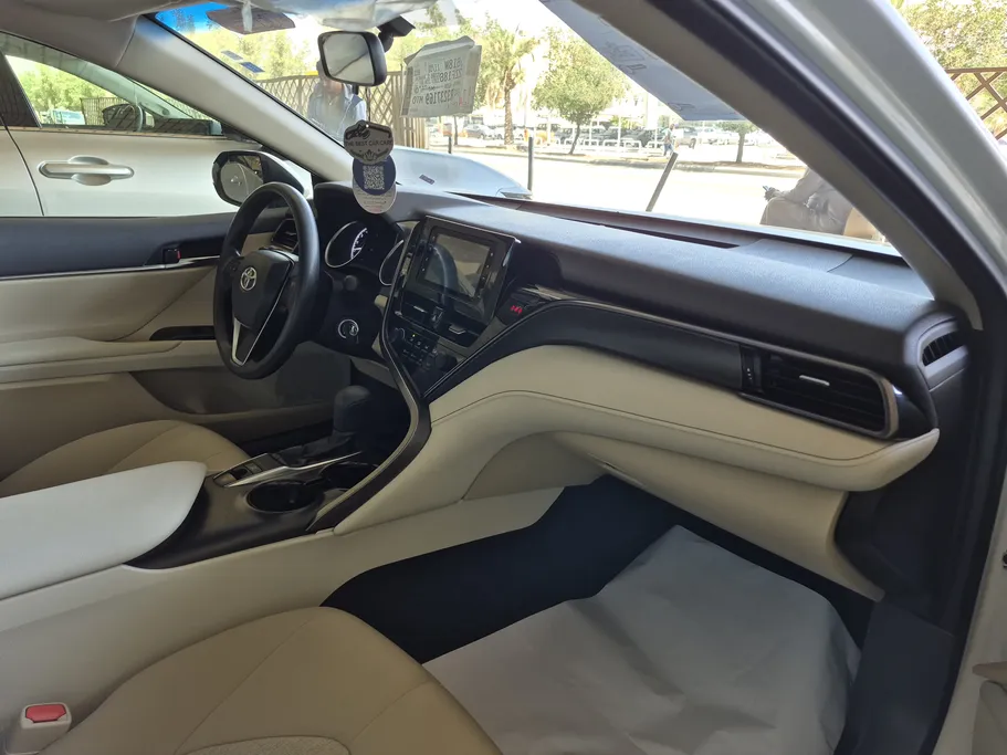 تويوتا كامري LE 2024 