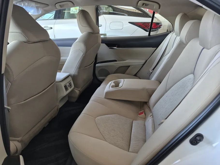 تويوتا كامري LE 2024 