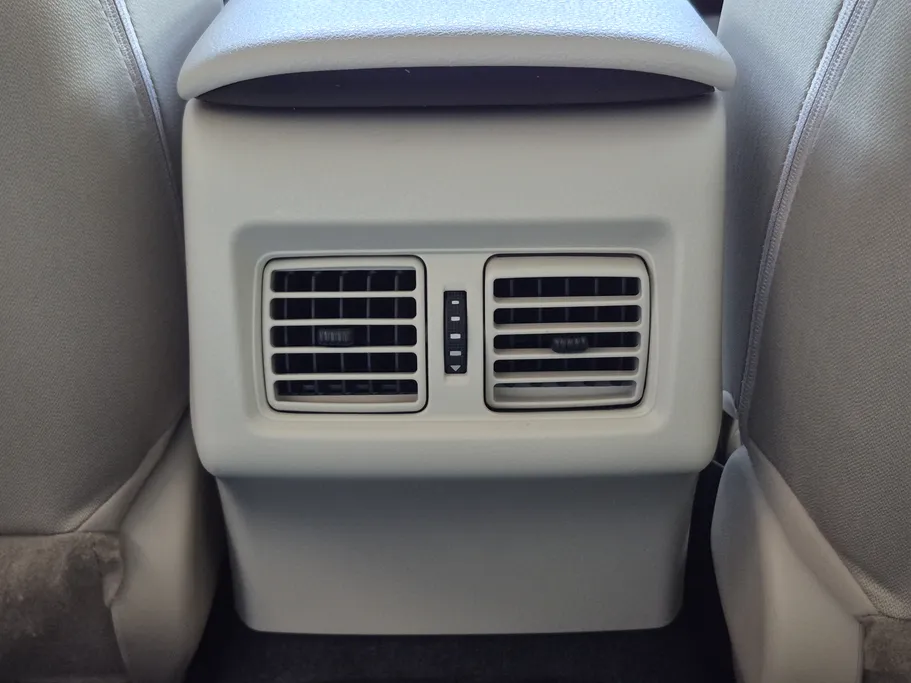 تويوتا كامري LE 2024 