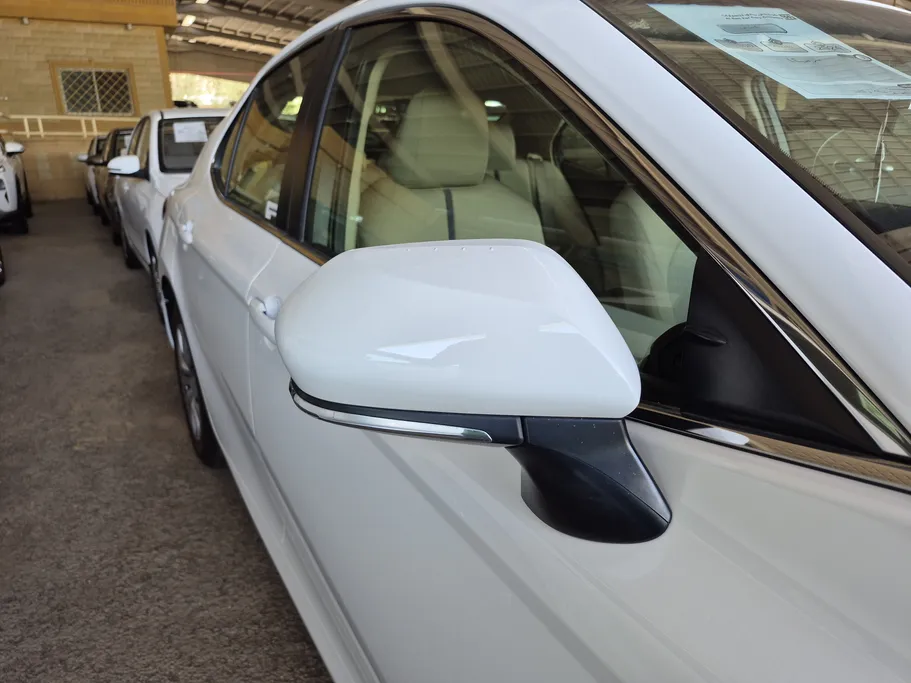 تويوتا كامري LE 2024 