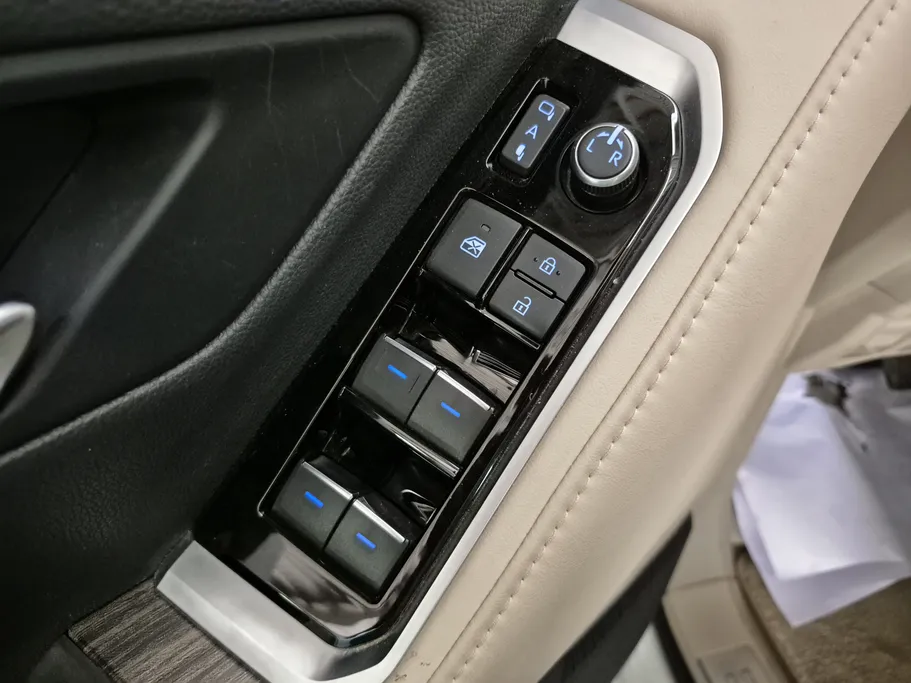 تويوتا لاندكروزر VX 2024 