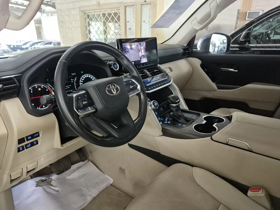 تويوتا لاندكروزر VX 2024 