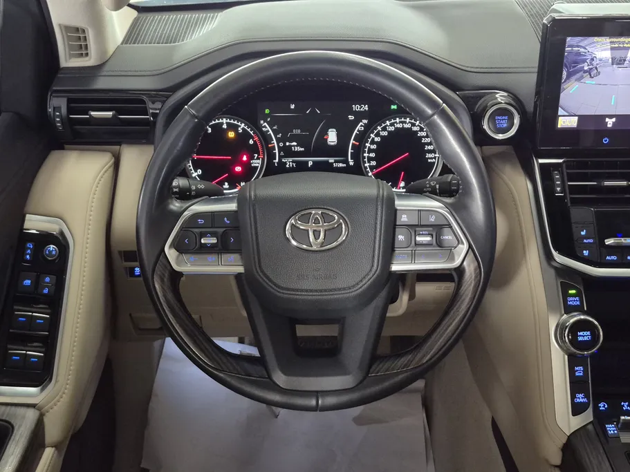 تويوتا لاندكروزر VX 2024 