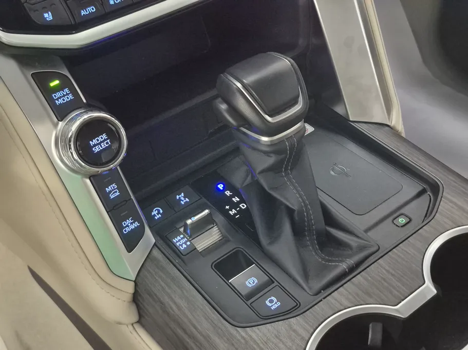 تويوتا لاندكروزر VX 2024 