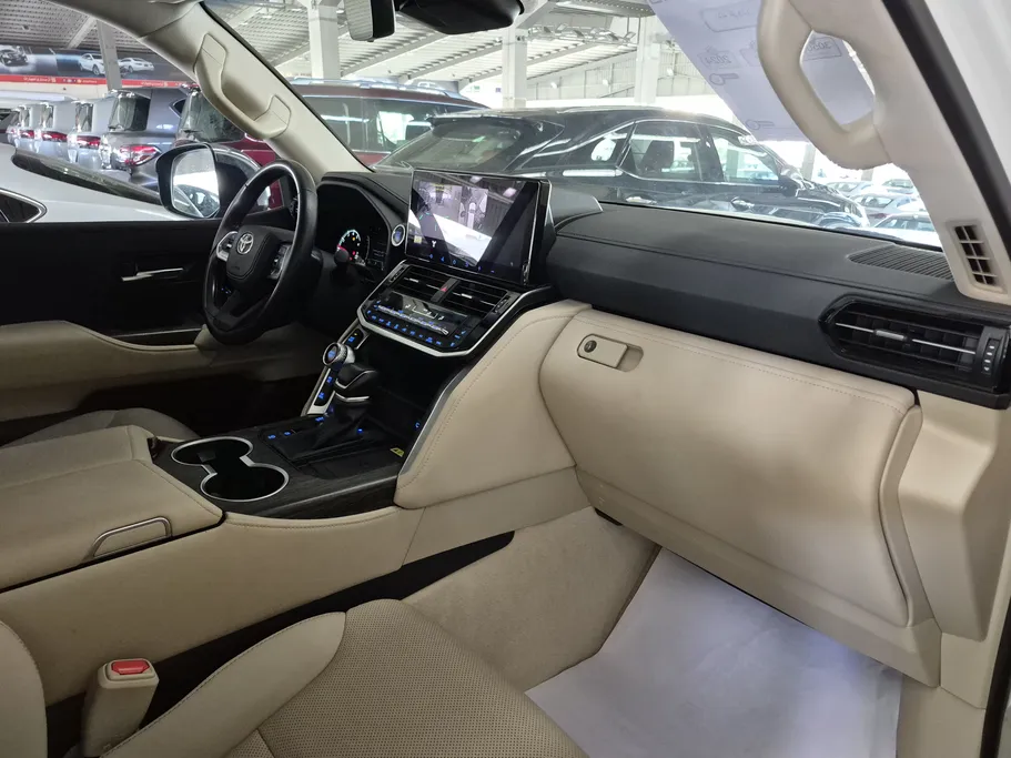 تويوتا لاندكروزر VX 2024 