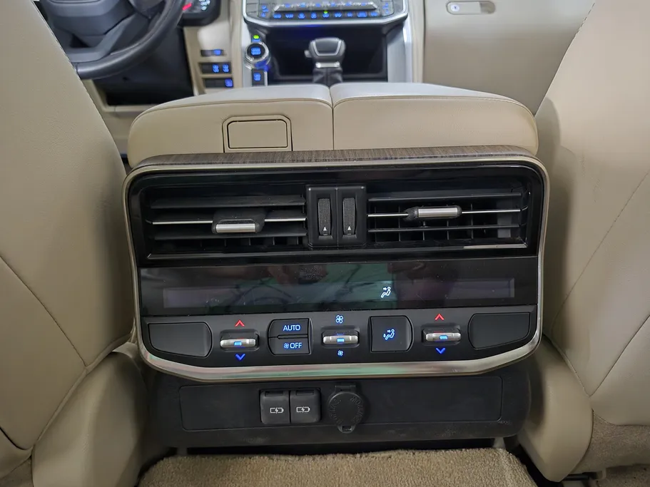 تويوتا لاندكروزر VX 2024 