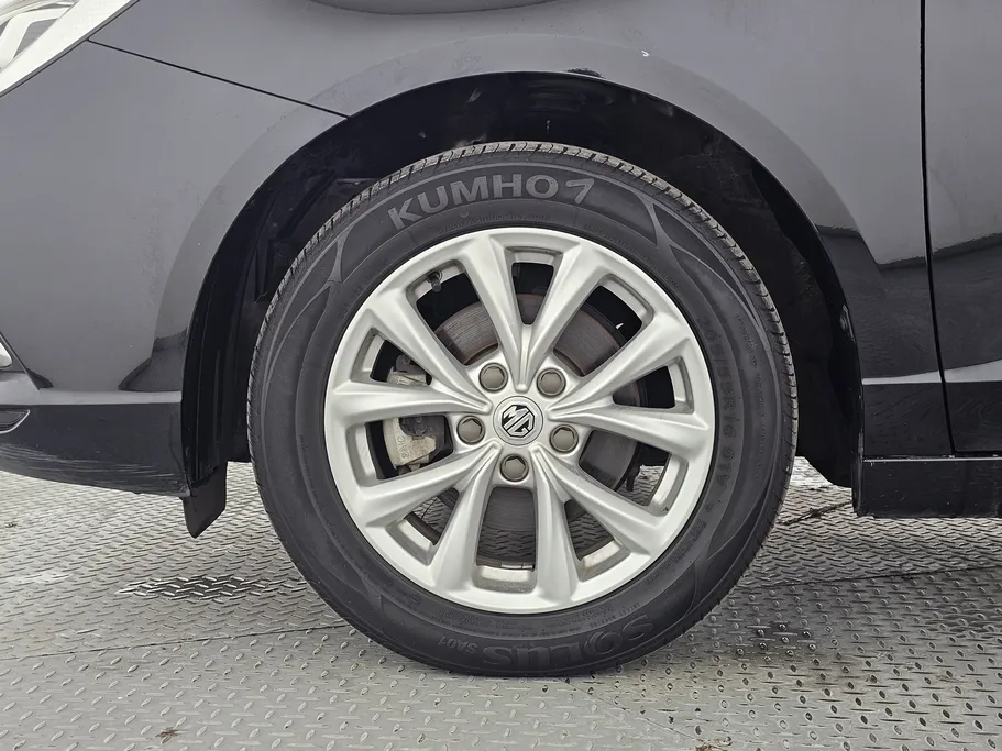 ام جي 5 STD 2023 