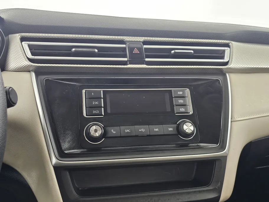 ام جي 5 STD 2023 