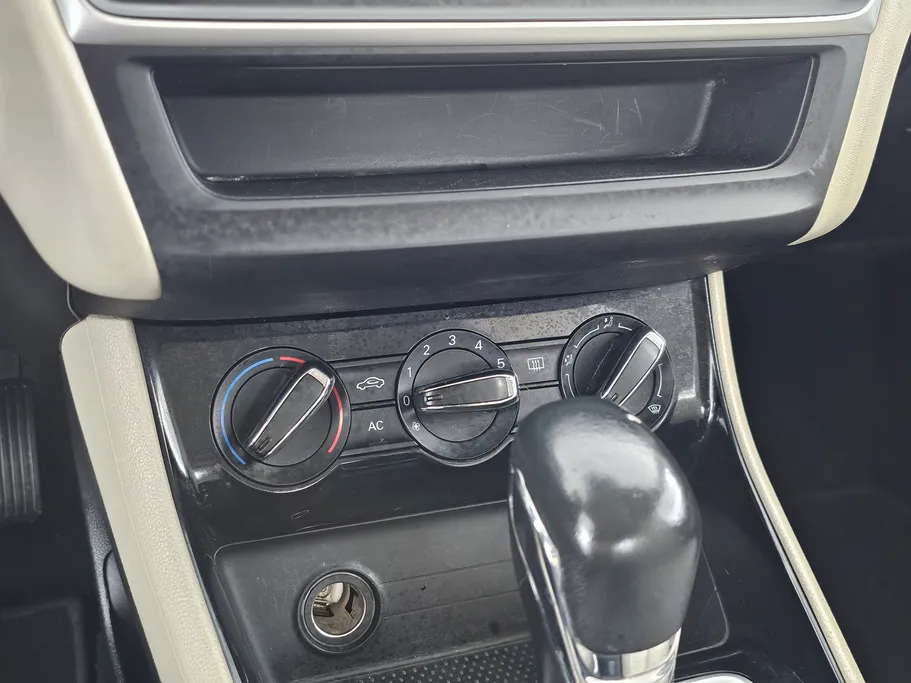 ام جي 5 STD 2023 