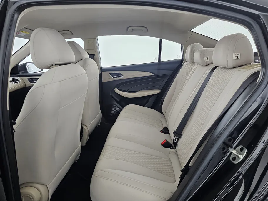 ام جي 5 STD 2023 