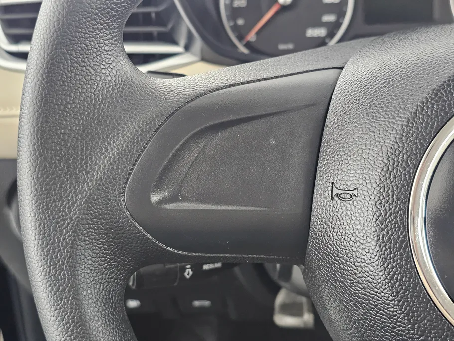 ام جي 5 STD 2023 