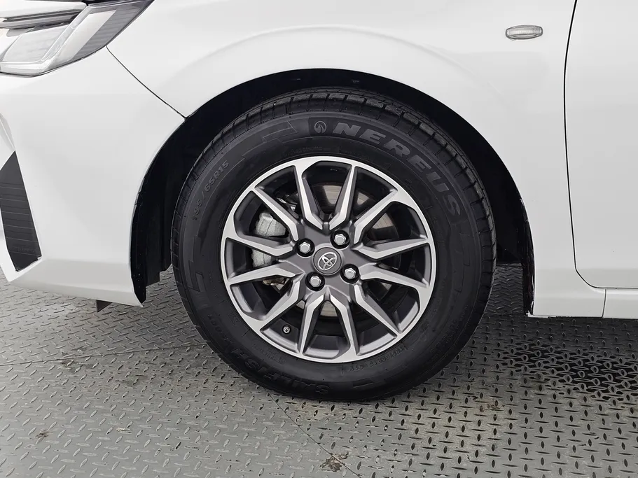 2024 Toyota Yaris  Y 