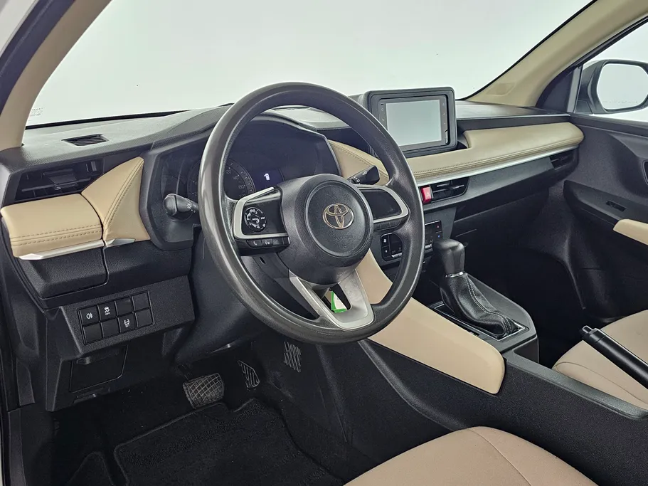 2024 Toyota Yaris  Y 