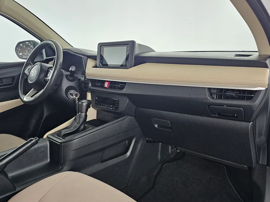 2024 Toyota Yaris  Y 