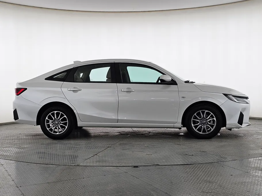 2024 Toyota Yaris  Y 