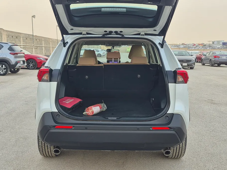 2023 Toyota RAV4 LE HEV 