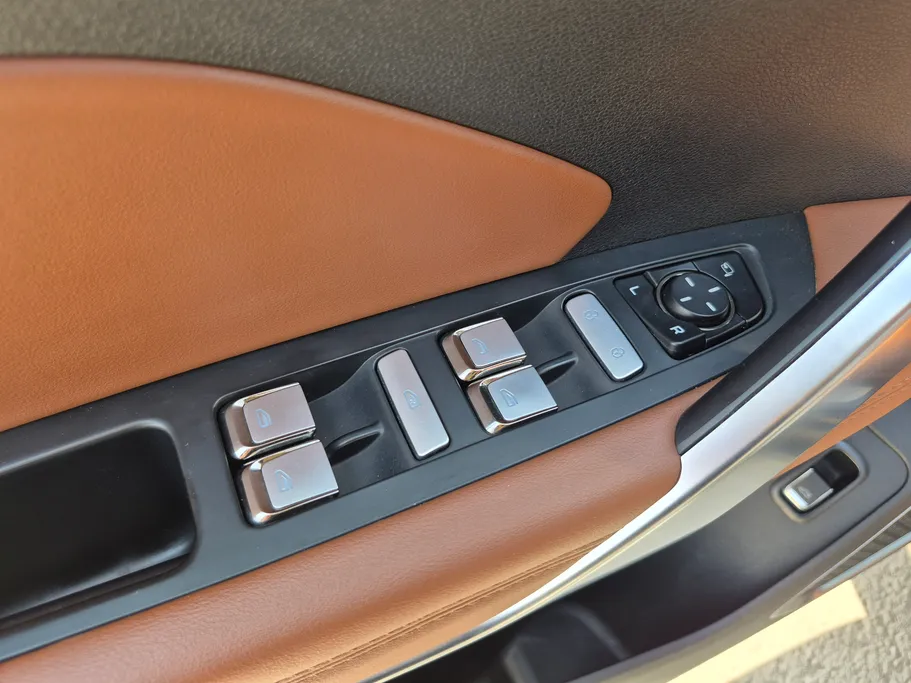 جيلي ازكارا لاكجري جي ال 2023 
