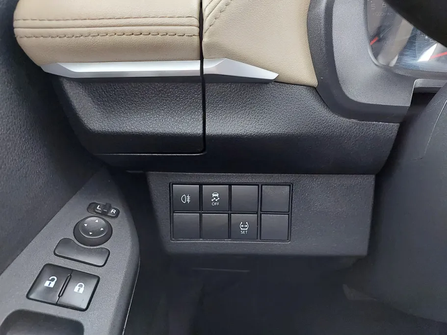 2023 Toyota Yaris  Y 